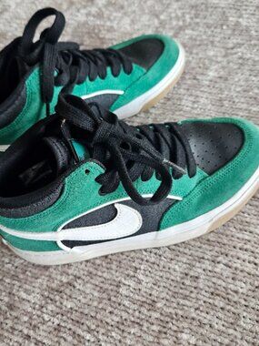 Nike SB React Leo Malachite Black Skate Shoes Size 6.5 Boys Green DX4361-301